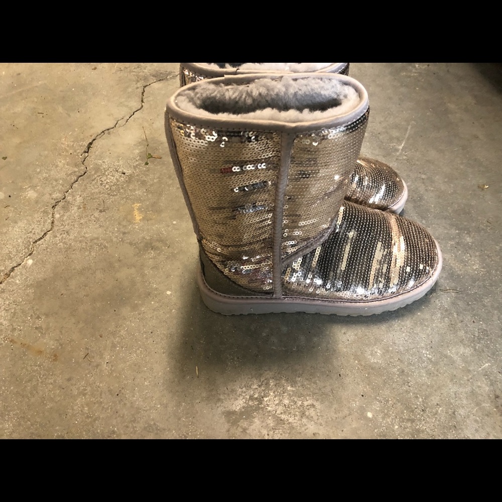 Classic gold sequins Ugg’s - Size 7